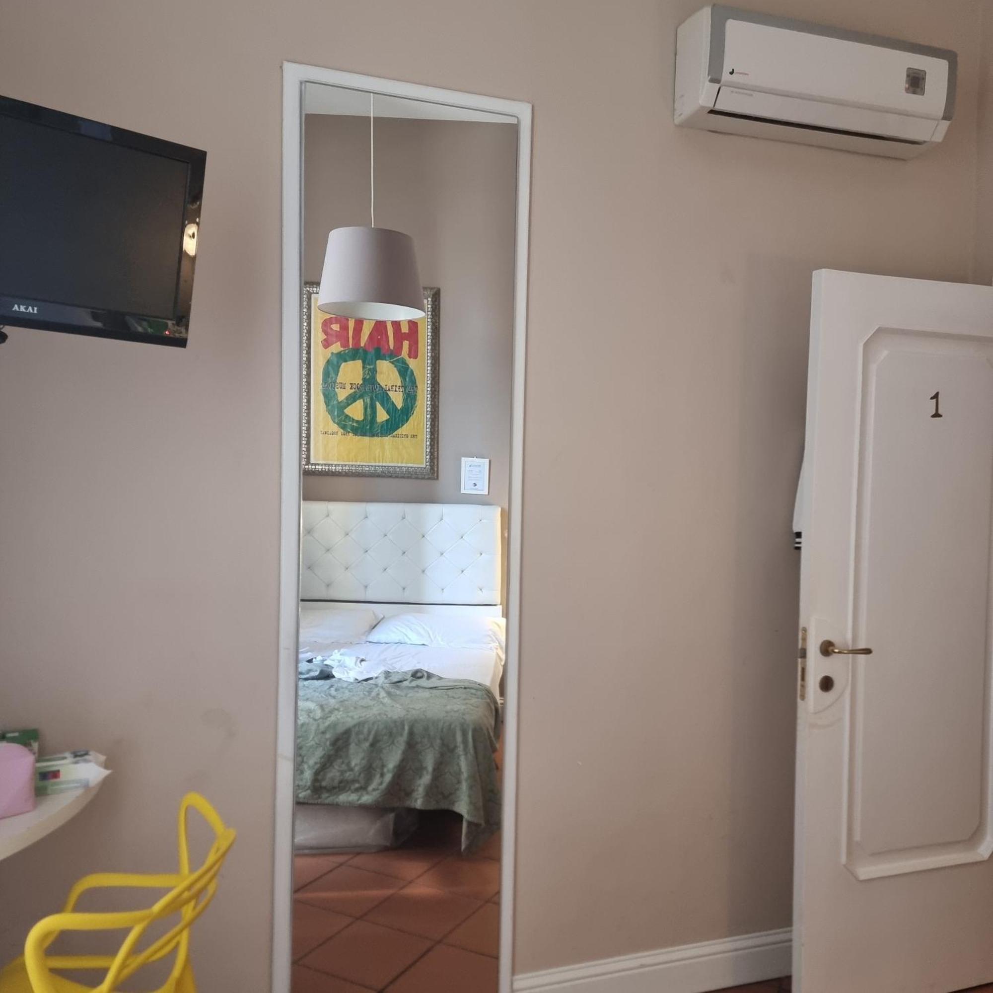 Bed Morelli 49 , Chiaia Наполи Екстериор снимка