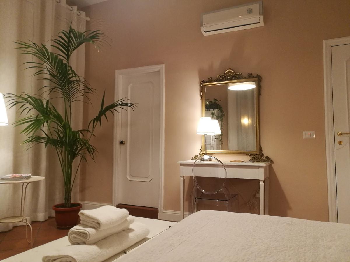 Bed Morelli 49 , Chiaia Наполи Екстериор снимка